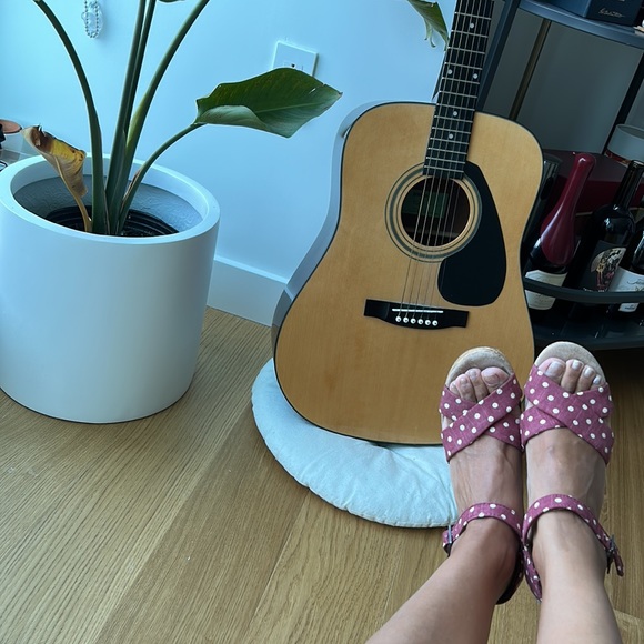 Red Polka Dot Toms Wedges - Picture 5 of 5